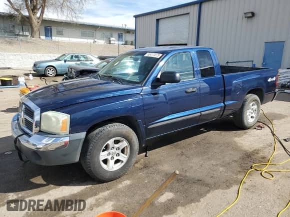 2005 Dodge Dakota SLT with VIN 1D7HW42K55S161744, listed as a Copart auction lot 50417075 with 222,440 mi miles and Salvage title. Bid and sale history available at DreamBid. Image 1.