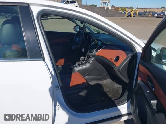 2014 Chevrolet Cruze 2LT с VIN 1G1PE5SB2E7302621, выставлен на аукционе IAAI как лот 43500103 с пробегом 143 243 миль миль и . История ставок и продаж доступна на DreamBid. Изображение 5.