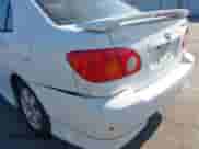 2004 Toyota Corolla CE z VIN 1NXBR32E14Z319846, wystawiony jako IAAI lot #43461526 z przebiegiem 183 920 mil mil oraz . Historia ofert i sprzedaży dostępna na DreamBid. Obrazek 6.