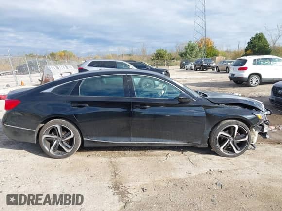 2018 Honda Accord EX z VIN 1HGCV1F44JA019890, wystawiony jako IAAI lot #43502747 z przebiegiem 88 038 mil mil oraz . Historia ofert i sprzedaży dostępna na DreamBid. Obrazek 13.