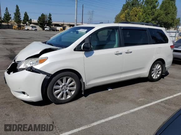 2013 Toyota Sienna XLE AAS z VIN 5TDYK3DCXDS382186, wystawiony jako Copart lot #81918395 z przebiegiem 169 316 mil mil oraz Szkoda całkowita • Salvage title. Historia ofert i sprzedaży dostępna na DreamBid. Obrazek 1.