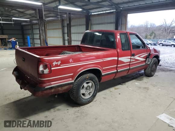 1996 Chevrolet S-10 LS с VIN 1GCDT19X2TK128327, выставлен на аукционе Copart как лот 47827255 с пробегом 180 054 миль миль и Чистый • Clean title. История ставок и продаж доступна на DreamBid. Изображение 3.