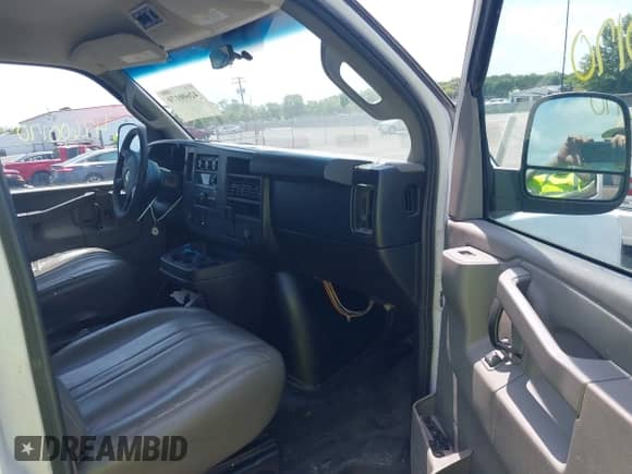 2017 Chevrolet Express Passenger LS с VIN 1GAZGNFF9H1184588, выставлен на аукционе IAAI как лот 42600170 с пробегом 430 992 миль миль и . История ставок и продаж доступна на DreamBid. Изображение 5.