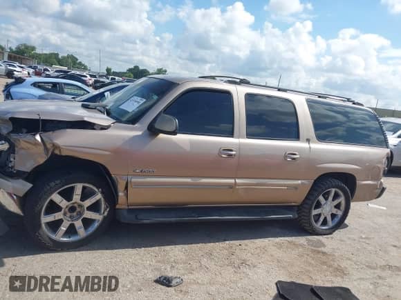 2000 Chevrolet Suburban LS with VIN 3GNEC16T7YG116198, listed as a IAAI auction lot 42574090 with 386,173 mi miles and . Bid and sale history available at DreamBid. Image 14.