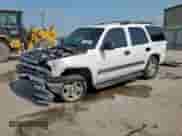 2004 Chevrolet Tahoe LS z VIN 1GNEC13V64R174187, wystawiony jako Copart lot #81598935 z przebiegiem Nie podano mil oraz Szkoda całkowita • Salvage title. Historia ofert i sprzedaży dostępna na DreamBid. Obrazek 1.