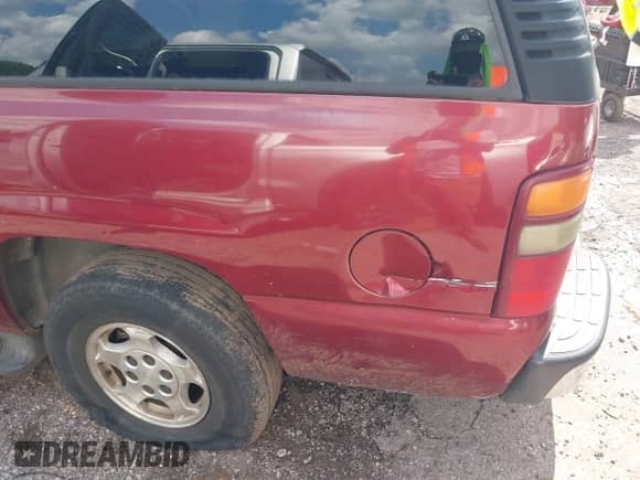2003 Chevrolet Suburban LT with VIN 1GNEC16Z13J197680, listed as a IAAI auction lot 42558001 with Not provided miles and . Bid and sale history available at DreamBid. Image 11.