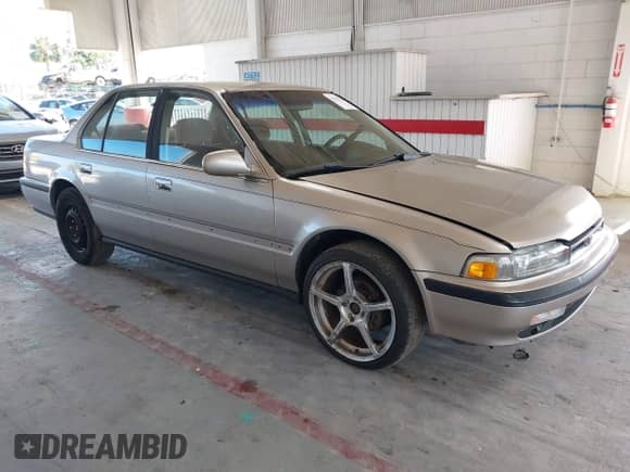 1990 Honda Accord with VIN 1HGCB7652LA187714, listed as a IAAI auction lot 42259221 with 155,275 mi miles and . Bid and sale history available at DreamBid. Image 1.