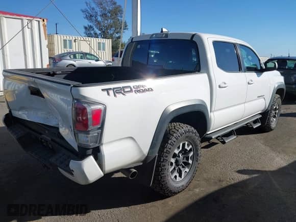 2021 Toyota Tacoma SR5 z VIN 3TMAZ5CN7MM144212, wystawiony jako IAAI lot #41707150 z przebiegiem 75 113 mil mil oraz . Historia ofert i sprzedaży dostępna na DreamBid. Obrazek 4.