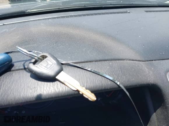 2001 Honda Civic z VIN 1HGEN26471L000172, wystawiony jako IAAI lot #42449104 z przebiegiem 209 151 mil mil oraz . Historia ofert i sprzedaży dostępna na DreamBid. Obrazek 11.