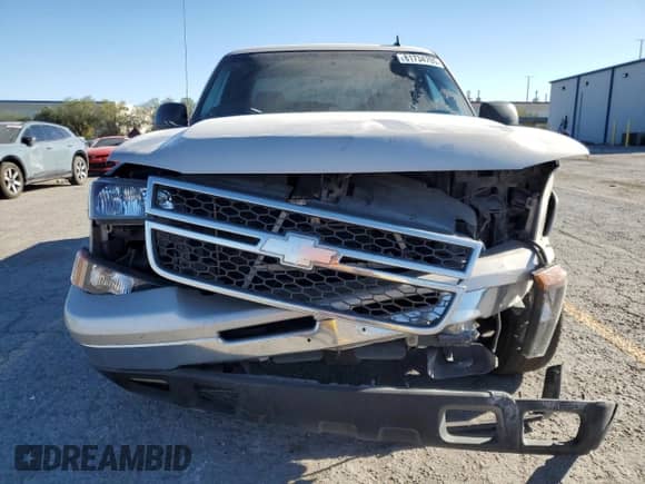 2006 Chevrolet Silverado 1500 Work Truck with VIN 2GCEK19B261163725, listed as a Copart auction lot 81734705 with 379,756 mi miles and Clean title. Bid and sale history available at DreamBid. Image 5.