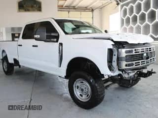 2024 Ford F-250 XL z VIN 1FT7W2BA2RED32472, wystawiony jako Copart lot #86175355 z przebiegiem 15 826 mil mil oraz Szkoda całkowita • Salvage title. Historia ofert i sprzedaży dostępna na DreamBid. Obrazek 1.