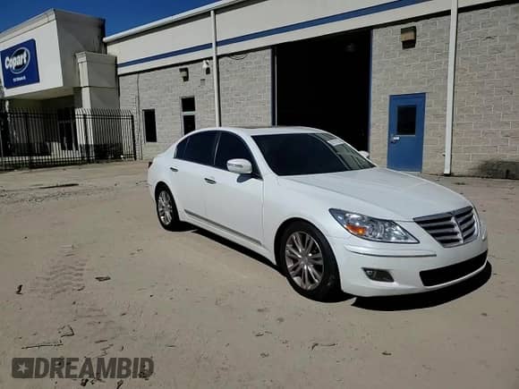 2010 Hyundai Genesis с VIN KMHGC4DF2AU092519, выставлен на аукционе Copart как лот 82191915 с пробегом 109 511 миль миль и Списание • Salvage title. История ставок и продаж доступна на DreamBid. Изображение 13.