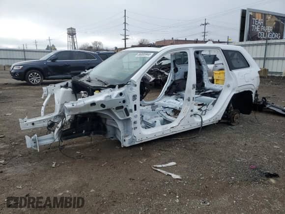 2015 Jeep Grand Cherokee SRT z VIN 1C4RJFDJ8FC740235, wystawiony jako Copart lot #86885944 z przebiegiem Nie podano mil oraz Szkoda całkowita • Salvage title. Historia ofert i sprzedaży dostępna na DreamBid. Obrazek 1.