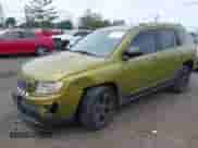 2012 Jeep Compass Sport z VIN 1C4NJDBB8CD577395, wystawiony jako IAAI lot #42768124 z przebiegiem 127 518 mil mil oraz . Historia ofert i sprzedaży dostępna na DreamBid. Obrazek 2.