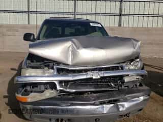 2001 Chevrolet Suburban LS z VIN 3GNEC16T01G218187, wystawiony jako Copart lot #72295344 z przebiegiem 296 614 mil mil oraz Szkoda całkowita • Salvage title. Historia ofert i sprzedaży dostępna na DreamBid. Obrazek 5.