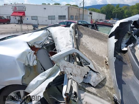 2013 Toyota Camry LE z VIN 4T1BD1FK5DU096620, wystawiony jako IAAI lot #43070799 z przebiegiem Nie podano mil oraz . Historia ofert i sprzedaży dostępna na DreamBid. Obrazek 8.