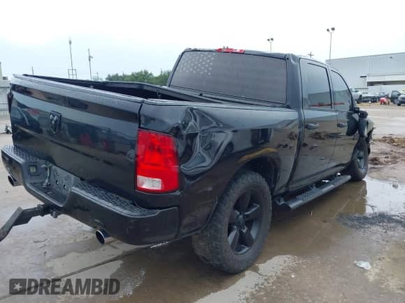 2017 Ram 1500 Express z VIN 1C6RR6KT6HS547823, wystawiony jako IAAI lot #42717862 z przebiegiem 220 236 mil mil oraz . Historia ofert i sprzedaży dostępna na DreamBid. Obrazek 4.