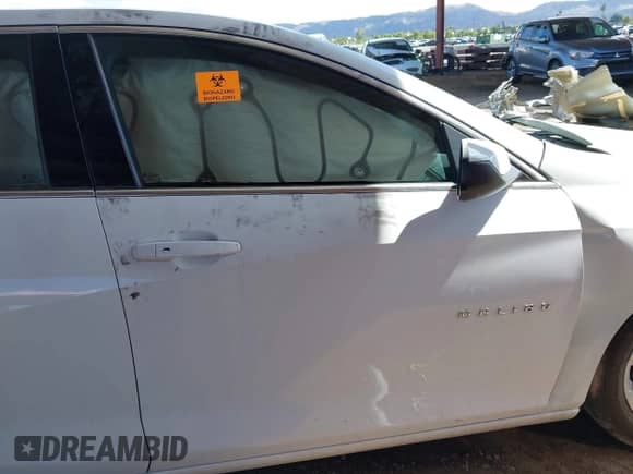 2022 Chevrolet Malibu LT z VIN 1G1ZD5ST5NF144883, wystawiony jako IAAI lot #43262595 z przebiegiem Nie podano mil oraz . Historia ofert i sprzedaży dostępna na DreamBid. Obrazek 5.