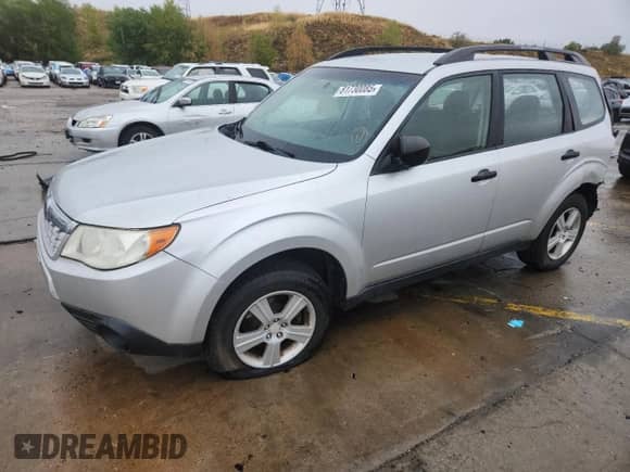 2011 Subaru Forester X z VIN JF2SHBBC9BG723345, wystawiony jako Copart lot #81730085 z przebiegiem 173 477 mil mil oraz Szkoda całkowita • Salvage title. Historia ofert i sprzedaży dostępna na DreamBid. Obrazek 1.