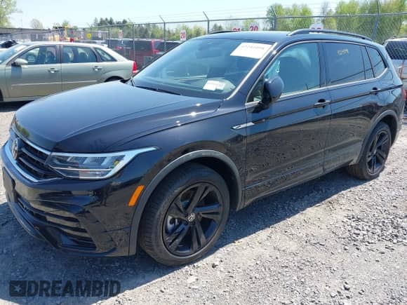 2024 Volkswagen Tiguan SE R-Line Black с VIN 3VV8B7AX8RM217275, выставлен на аукционе IAAI как лот 42241098 с пробегом 75 миль миль и . История ставок и продаж доступна на DreamBid. Изображение 2.