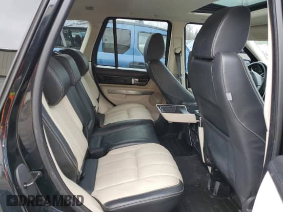 2011 Land Rover Range Rover Sport SC z VIN SALSP2E4XBA708628, wystawiony jako Copart lot #48435575 z przebiegiem Nie podano mil oraz Szkoda całkowita • Salvage title. Historia ofert i sprzedaży dostępna na DreamBid. Obrazek 10.