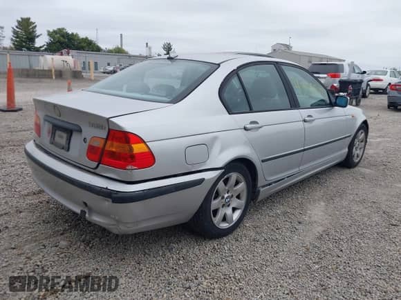 2004 BMW 3 Series 325i with VIN WBAET37494NJ47737, listed as a IAAI auction lot 43428373 with 188,516 mi miles and . Bid and sale history available at DreamBid. Image 4.