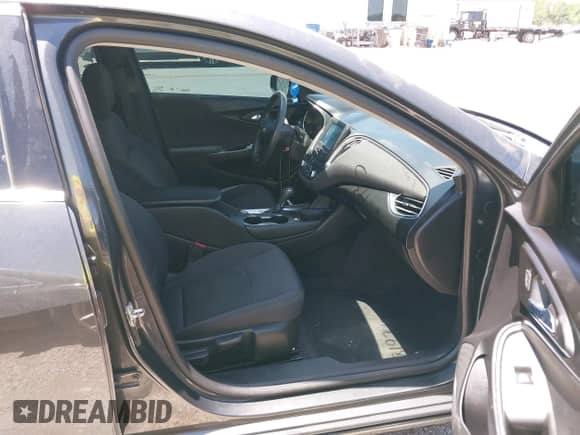 2017 Chevrolet Malibu Hybrid с VIN 1G1ZJ5SU1HF210285, выставлен на аукционе IAAI как лот 42819743 с пробегом 84 477 миль миль и . История ставок и продаж доступна на DreamBid. Изображение 5.