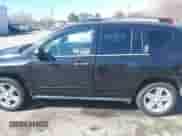 2010 Jeep Compass Sport z VIN 1J4NT1FB1AD624776, wystawiony jako IAAI lot #41571247 z przebiegiem 172 799 mil mil oraz . Historia ofert i sprzedaży dostępna na DreamBid. Obrazek 14.