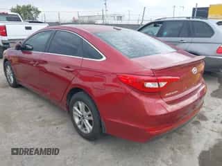 2015 Hyundai Sonata SE с VIN 5NPE24AF2FH111834, выставлен на аукционе IAAI как лот 43305081 с пробегом 196 160 миль миль и . История ставок и продаж доступна на DreamBid. Изображение 3.