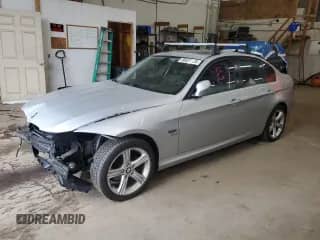2009 BMW 3 Series 328i xDrive с VIN WBAPK73579A465114, выставлен на аукционе Copart как лот 80631325 с пробегом 150 180 миль миль и Списание • Salvage title. История ставок и продаж доступна на DreamBid. Изображение 1.