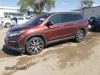 2021 Honda Pilot Touring 8-Passenger z VIN 5FNYF5H97MB024661, wystawiony jako Copart lot #59338055 z przebiegiem Nie podano mil oraz Szkoda całkowita • Salvage title. Historia ofert i sprzedaży dostępna na DreamBid. Obrazek 1.