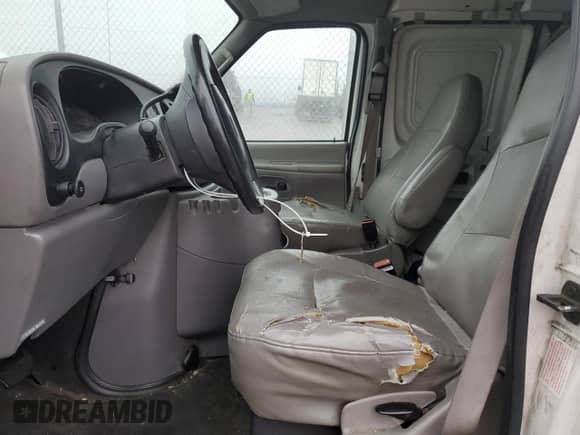 2001 Ford Econoline Cargo z VIN 1FTRE142X1HB27593, wystawiony jako Copart lot #83827154 z przebiegiem 190 761 mil mil oraz Szkoda całkowita • Salvage title. Historia ofert i sprzedaży dostępna na DreamBid. Obrazek 7.