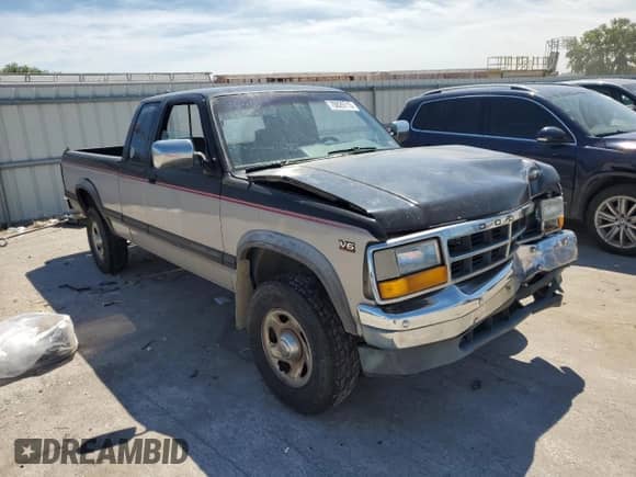 1995 Dodge Dakota с VIN 1B7GG23X5SS359205, выставлен на аукционе Copart как лот 70829715 с пробегом 170 645 миль миль и Списание • Salvage title. История ставок и продаж доступна на DreamBid. Изображение 4.