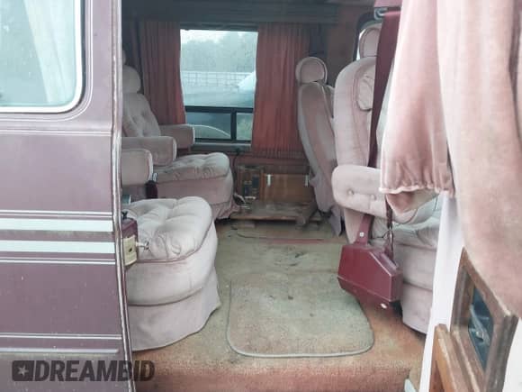 1989 Chevrolet Chevy Van with VIN 1GBEG25K5K7184695, listed as a IAAI auction lot 42432728 with 945,928 mi miles and . Bid and sale history available at DreamBid. Image 8.