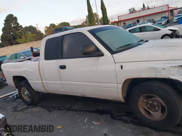 1998 Dodge 1500 with VIN 3B7HC13Y8WG176185, listed as a IAAI auction lot 43324950 with 257,836 mi miles and . Bid and sale history available at DreamBid. Image 13.