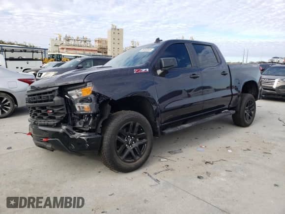 2024 Chevrolet Silverado 1500 Custom Trail Boss z VIN 3GCPDCEK8RG398601, wystawiony jako Copart lot #88468505 z przebiegiem 933 mil mil oraz Szkoda całkowita • Salvage title. Historia ofert i sprzedaży dostępna na DreamBid. Obrazek 1.