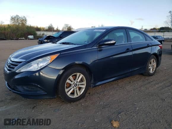 2014 Hyundai Sonata GLS z VIN 5NPEB4AC1EH840945, wystawiony jako Copart lot #82502615 z przebiegiem 155 358 mil mil oraz Czysty tytuł • Clean title. Historia ofert i sprzedaży dostępna na DreamBid. Obrazek 1.