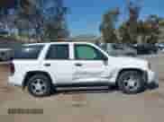 2007 Chevrolet TrailBlazer LT z VIN 1GNDS13S672196434, wystawiony jako IAAI lot #41841452 z przebiegiem 144 514 mil mil oraz . Historia ofert i sprzedaży dostępna na DreamBid. Obrazek 13.