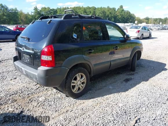 2008 Hyundai Tucson SE with VIN KM8JN12D18U811883, listed as a IAAI auction lot 43100051 with 211,694 mi miles and . Bid and sale history available at DreamBid. Image 4.