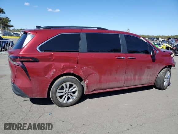 2025 Toyota Sienna XLE z VIN 5TDJSKFC9SS161197, wystawiony jako Copart lot #50755835 z przebiegiem 9 631 mil mil oraz Szkoda całkowita • Salvage title. Historia ofert i sprzedaży dostępna na DreamBid. Obrazek 3.