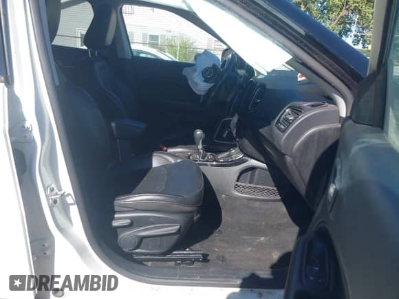 2019 Jeep Compass Limited with VIN 3C4NJDCB5KT827375, listed as a IAAI auction lot 43354393 with 122,355 mi miles and . Bid and sale history available at DreamBid. Image 5.