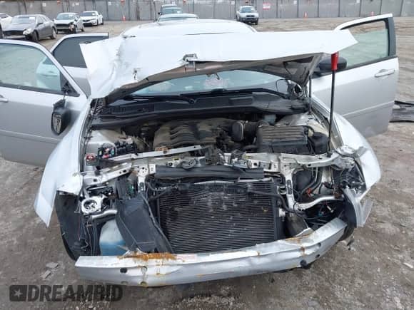 2005 Dodge Magnum SE с VIN 2D4FV48V25H129284, выставлен на аукционе IAAI как лот 41248876 с пробегом Не указан миль и . История ставок и продаж доступна на DreamBid. Изображение 6.