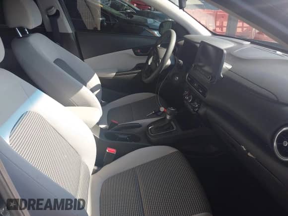 2022 Hyundai Kona SE с VIN KM8K22AB2NU888115, выставлен на аукционе IAAI как лот 42433058 с пробегом 31 222 миль миль и . История ставок и продаж доступна на DreamBid. Изображение 5.