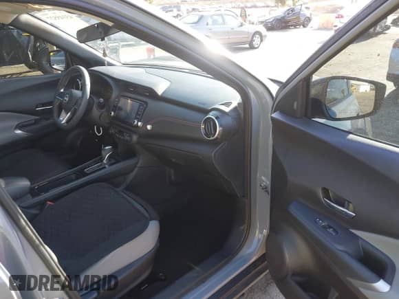 2023 Nissan Kicks SR с VIN 3N1CP5DV8PL567598, выставлен на аукционе IAAI как лот 43145527 с пробегом 41 773 миль миль и . История ставок и продаж доступна на DreamBid. Изображение 5.