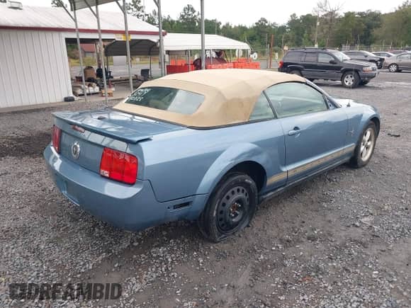 2007 Ford Mustang Deluxe z VIN 1ZVFT84N375310160, wystawiony jako IAAI lot #43340009 z przebiegiem 91 517 mil mil oraz . Historia ofert i sprzedaży dostępna na DreamBid. Obrazek 4.