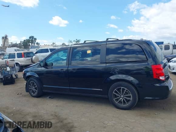 2019 Dodge Grand Caravan GT with VIN 2C4RDGEG8KR562781, listed as a IAAI auction lot 43376310 with 127,974 mi miles and . Bid and sale history available at DreamBid. Image 14.