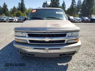 2001 Chevrolet Suburban LT z VIN 3GNFK16T11G189080, wystawiony jako Copart lot #69285174 z przebiegiem 276 069 mil mil oraz Czysty tytuł • Clean title. Historia ofert i sprzedaży dostępna na DreamBid. Obrazek 5.