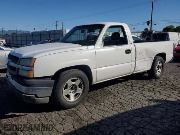 2005 Chevrolet Silverado 1500 z VIN 1GCEC14V85Z152121, wystawiony jako Copart lot #49005945 z przebiegiem 323 251 mil mil oraz Szkoda całkowita • Salvage title. Historia ofert i sprzedaży dostępna na DreamBid. Obrazek 1.
