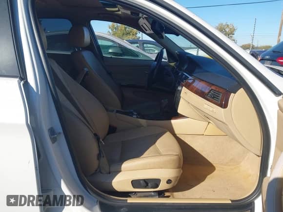 2011 BMW 3 Series 328i с VIN WBAPH5G53BNM77885, выставлен на аукционе IAAI как лот 43514280 с пробегом 195 571 миль миль и . История ставок и продаж доступна на DreamBid. Изображение 5.