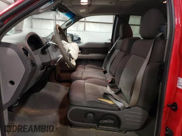 2004 Ford F-150 XL с VIN 1FTVX14514NC20625, выставлен на аукционе Copart как лот 84088924 с пробегом 129 297 миль миль и Чистый • Clean title. История ставок и продаж доступна на DreamBid. Изображение 7.
